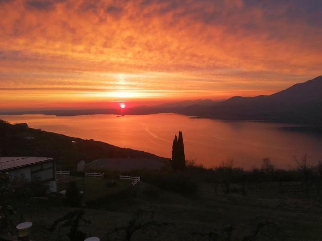 B&B Da Paolo Con Vista Lago Di Garda Сан-Дзено-ди-Монтанья Экстерьер фото